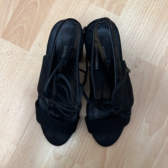 London Rebel | Open Toe Block Heel Ankle Booties - Picture 2 of 7